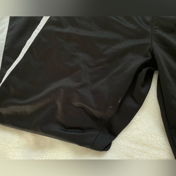 Men’s FILA trackpants - Picture 3 of 4